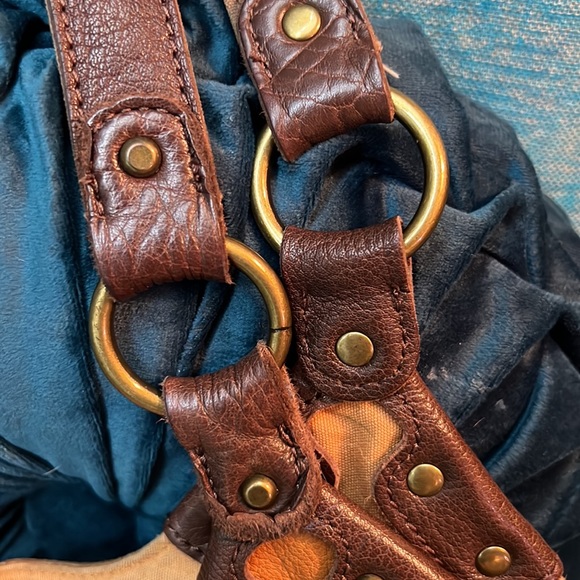 Brown leather two tone The Sak hobo bag with gold hardware - Picture 6 of 7